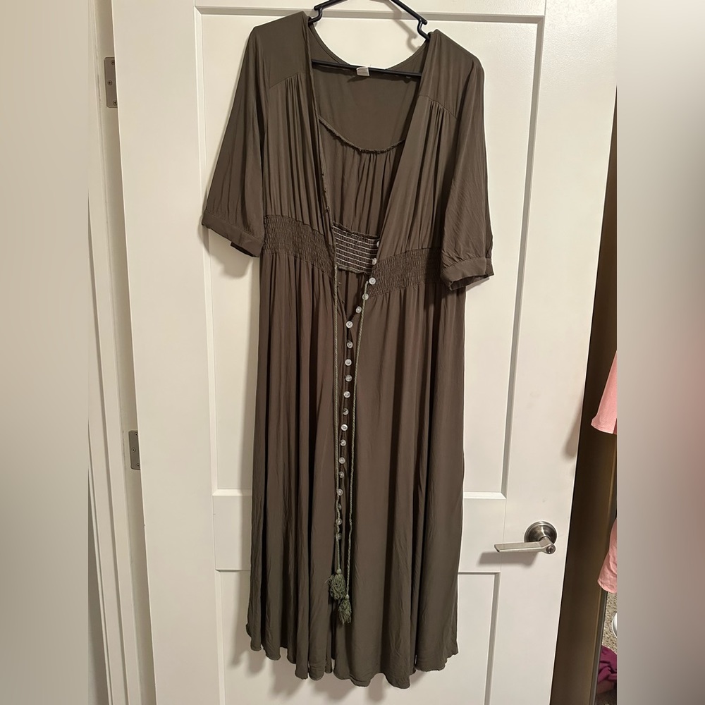 Flowy long green dress, size XXL